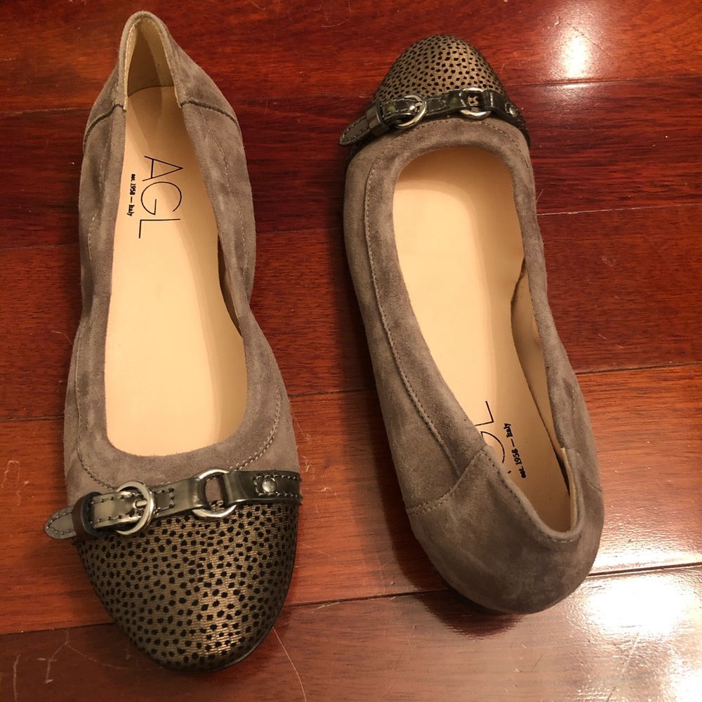 AGL Size 38 (8 US size) Suede Flats. NWT